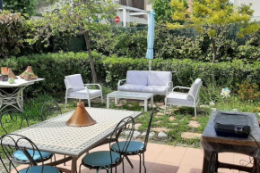 The Flower- Townhouse with air conditioning and garden!